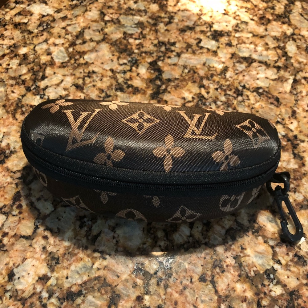 Eyeglass/sun glass case